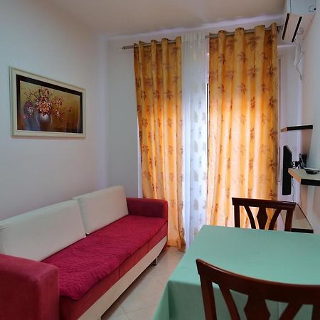 Almare Apartments Vlorë Esterno foto