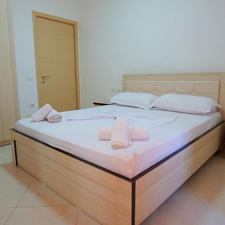 Almare Apartments Vlorë Esterno foto