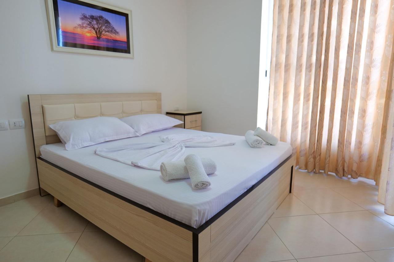 Almare Apartments Vlorë Esterno foto