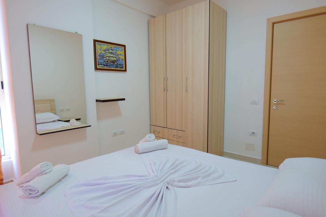 Almare Apartments Vlorë Esterno foto