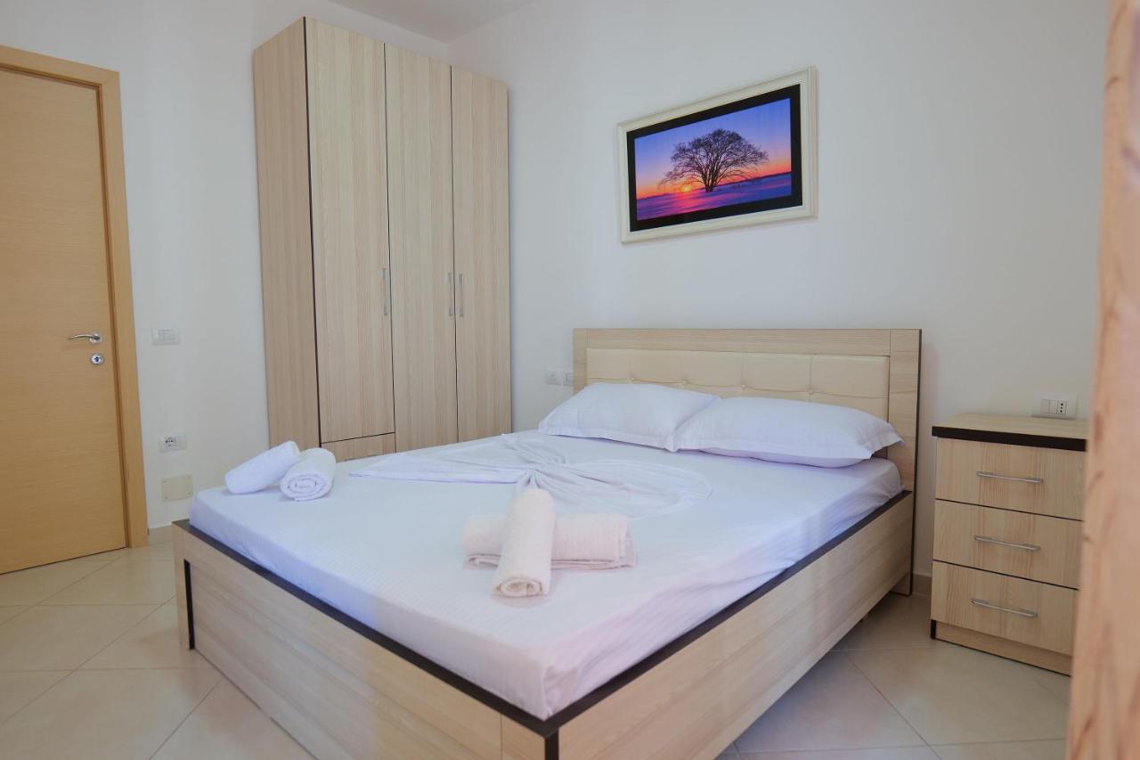 Almare Apartments Vlorë Esterno foto