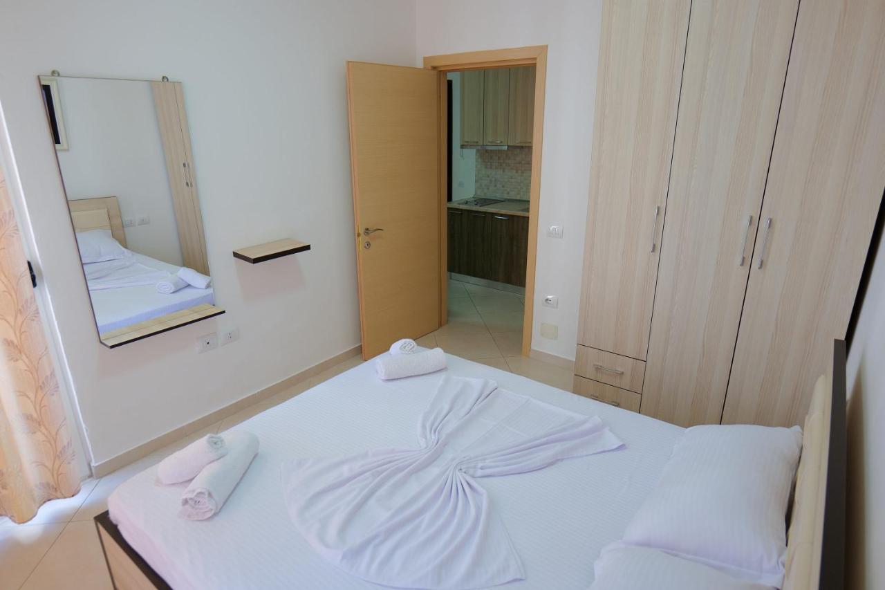 Almare Apartments Vlorë Esterno foto