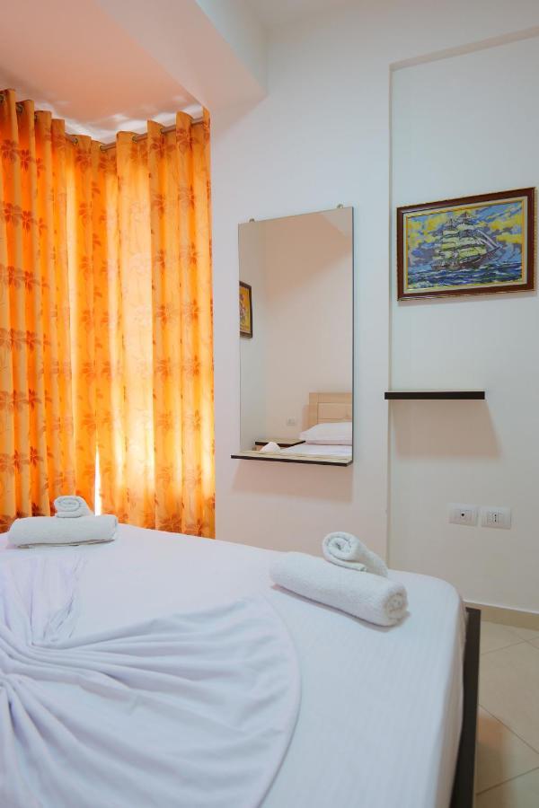 Almare Apartments Vlorë Esterno foto