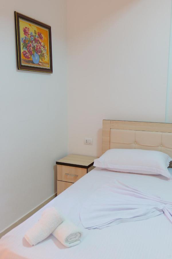 Almare Apartments Vlorë Esterno foto