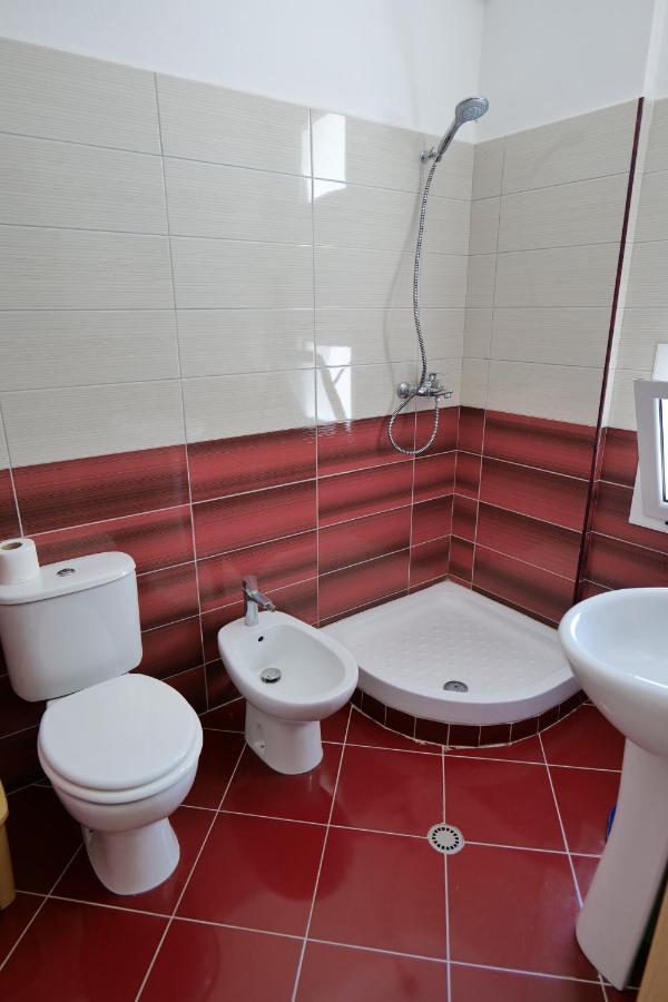 Almare Apartments Vlorë Esterno foto