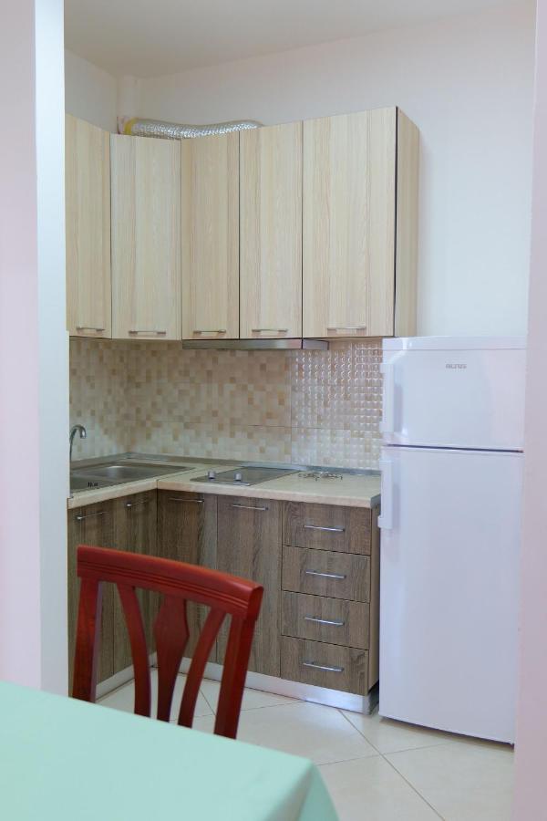 Almare Apartments Vlorë Esterno foto