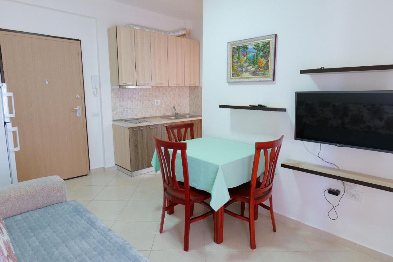 Almare Apartments Vlorë Esterno foto